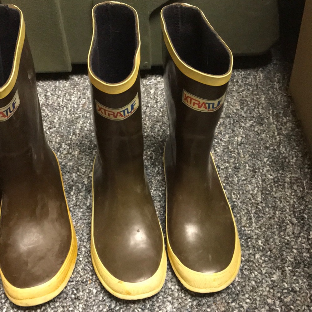 Xtratuf kids rain boots size 1